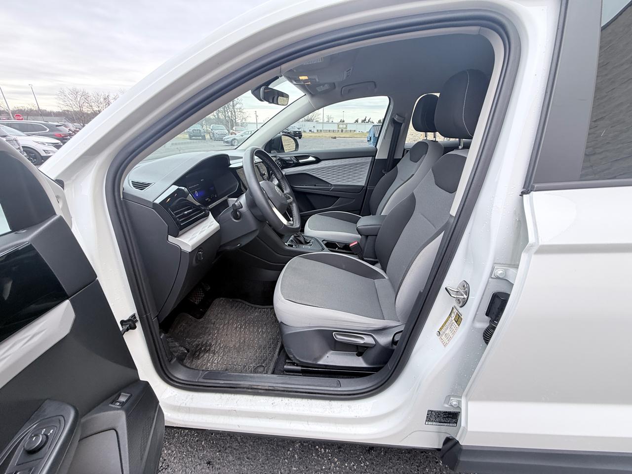 Volkswagen Taos S 2023