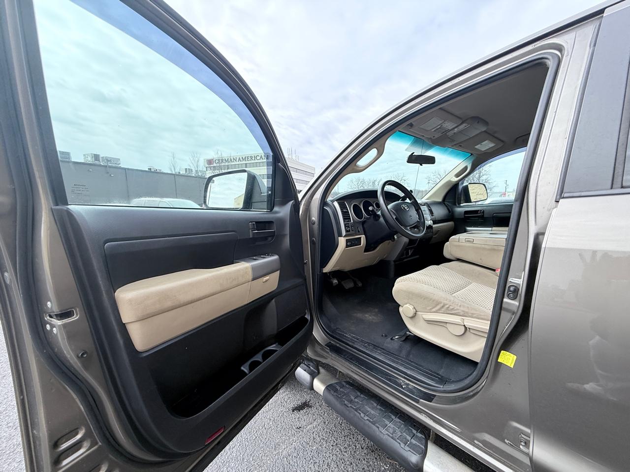 Toyota Tundra Tundra-Grade Double Cab 4.6L 4WD 2013