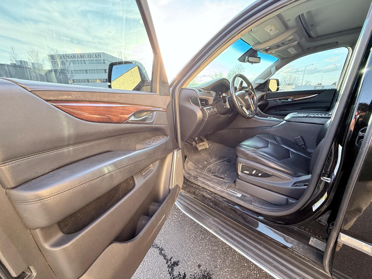 Cadillac Escalade Luxury 4WD 2017