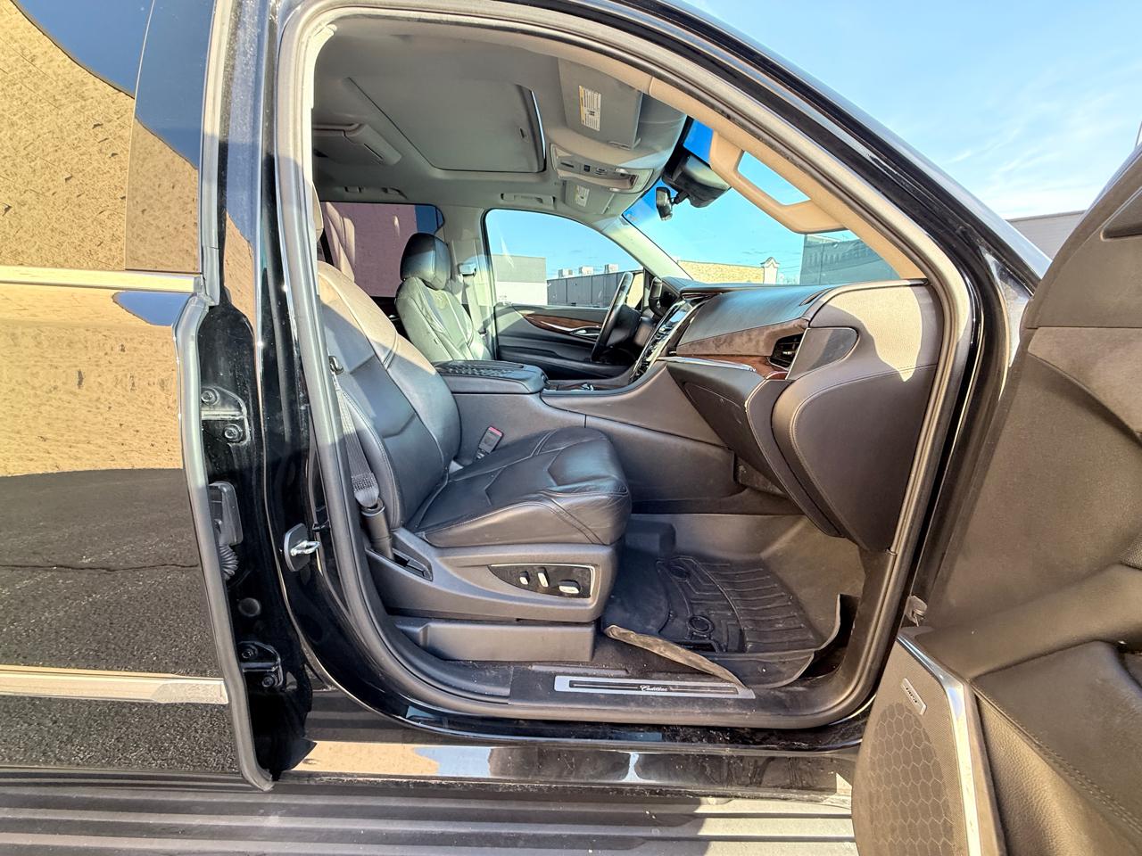 Cadillac Escalade Luxury 4WD 2017