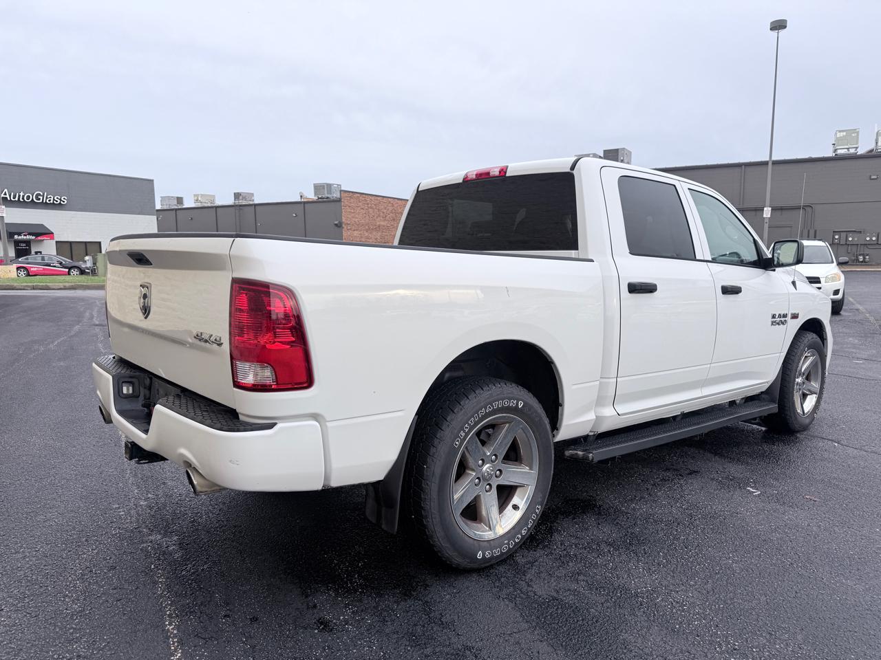 RAM 1500 Tradesman Crew Cab SWB 4WD 2017