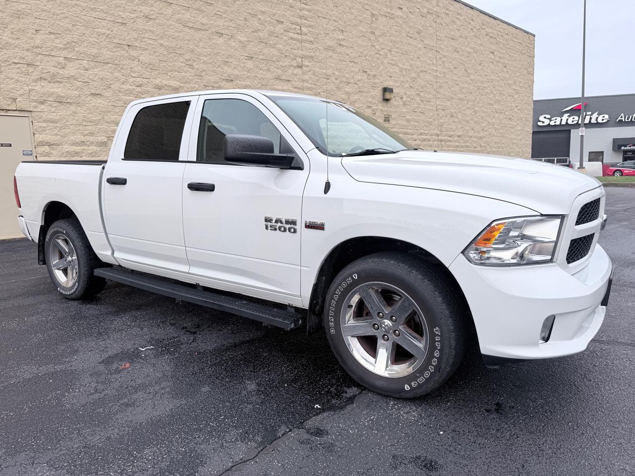 RAM 1500 Tradesman Crew Cab SWB 4WD 2017
