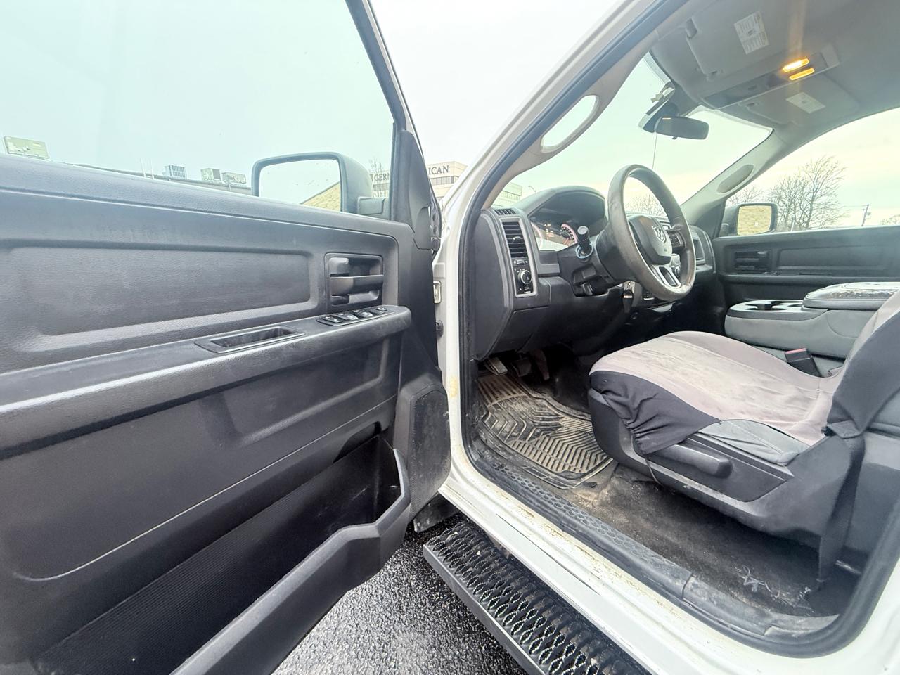 RAM 1500 Tradesman Crew Cab SWB 4WD 2017