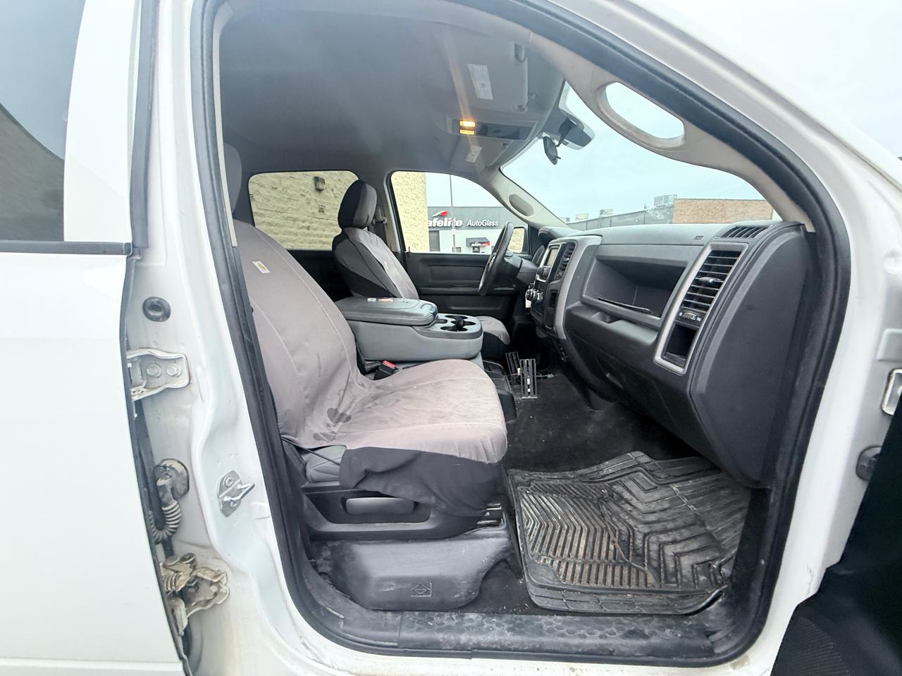 RAM 1500 Tradesman Crew Cab SWB 4WD 2017