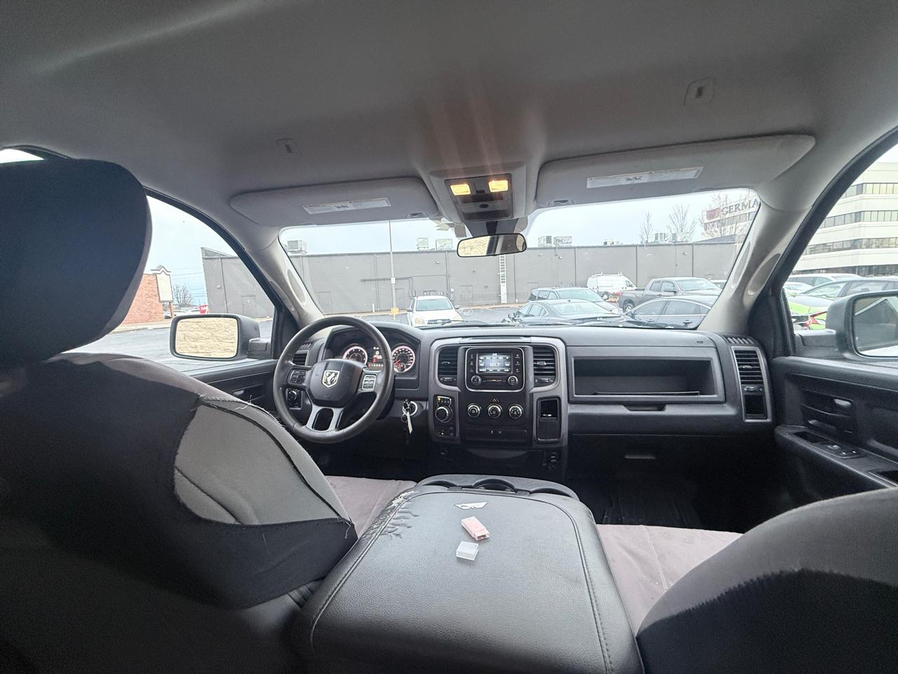 RAM 1500 Tradesman Crew Cab SWB 4WD 2017