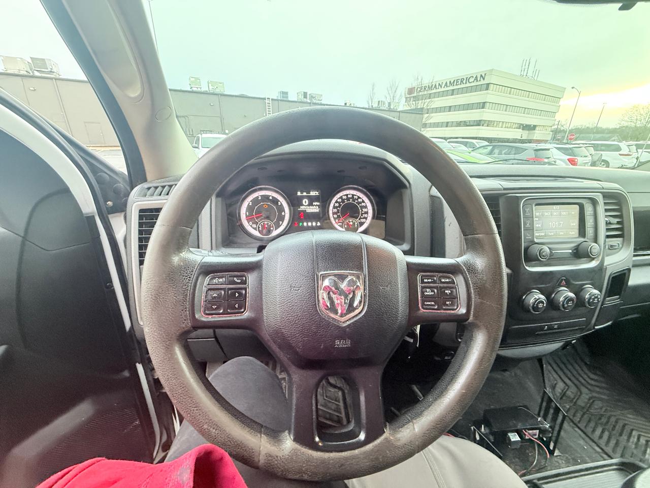 RAM 1500 Tradesman Crew Cab SWB 4WD 2017