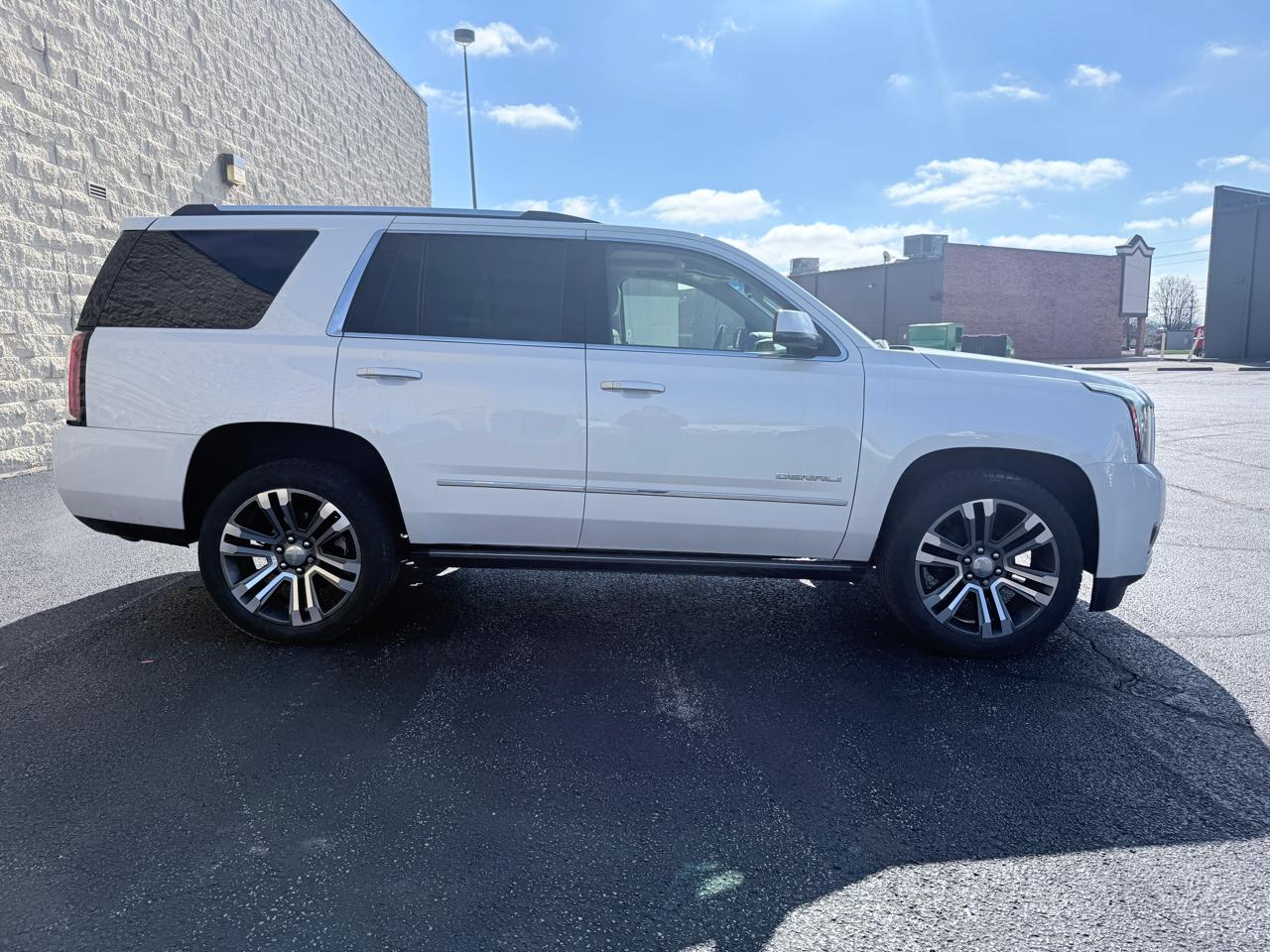 GMC Yukon Denali 4WD 2020