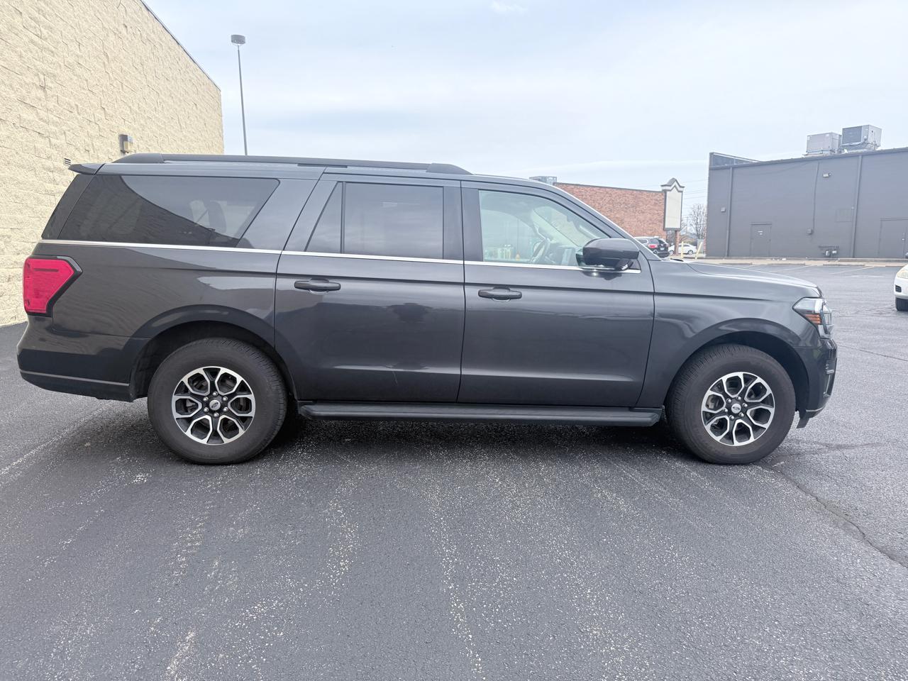 Ford Expedition MAX XLT 2024