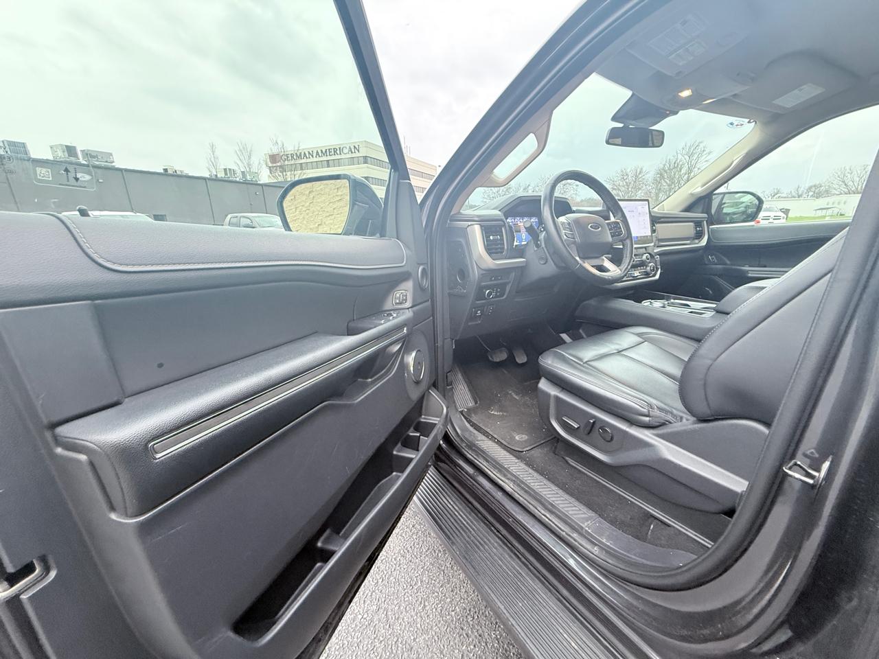 Ford Expedition MAX XLT 2024