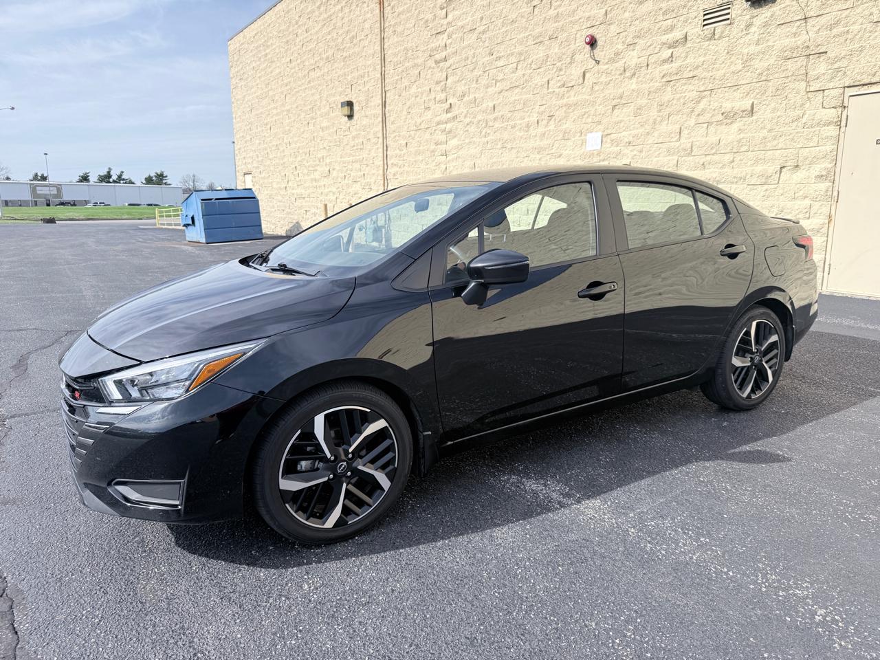 Nissan Versa SR 2023