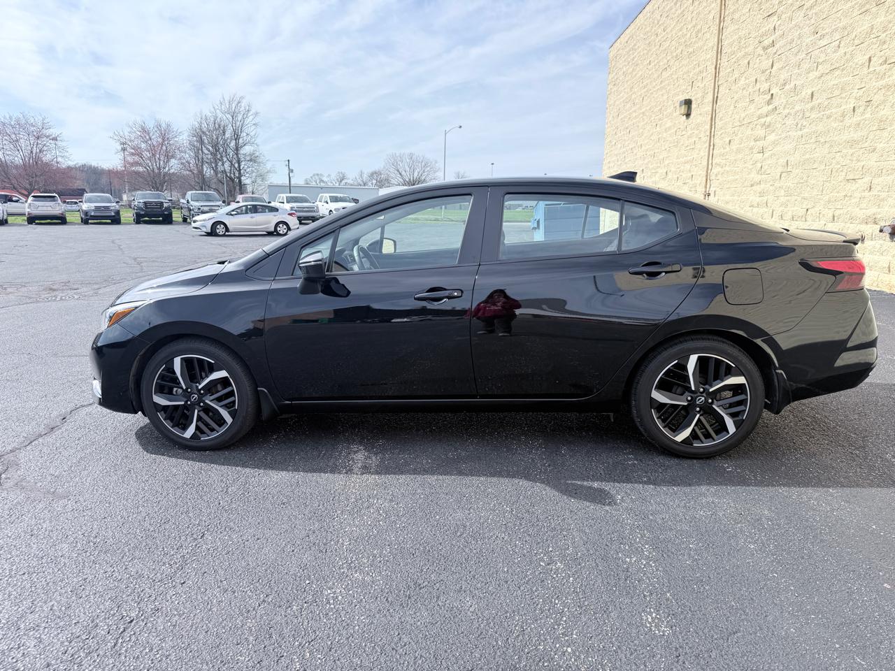 Nissan Versa SR 2023