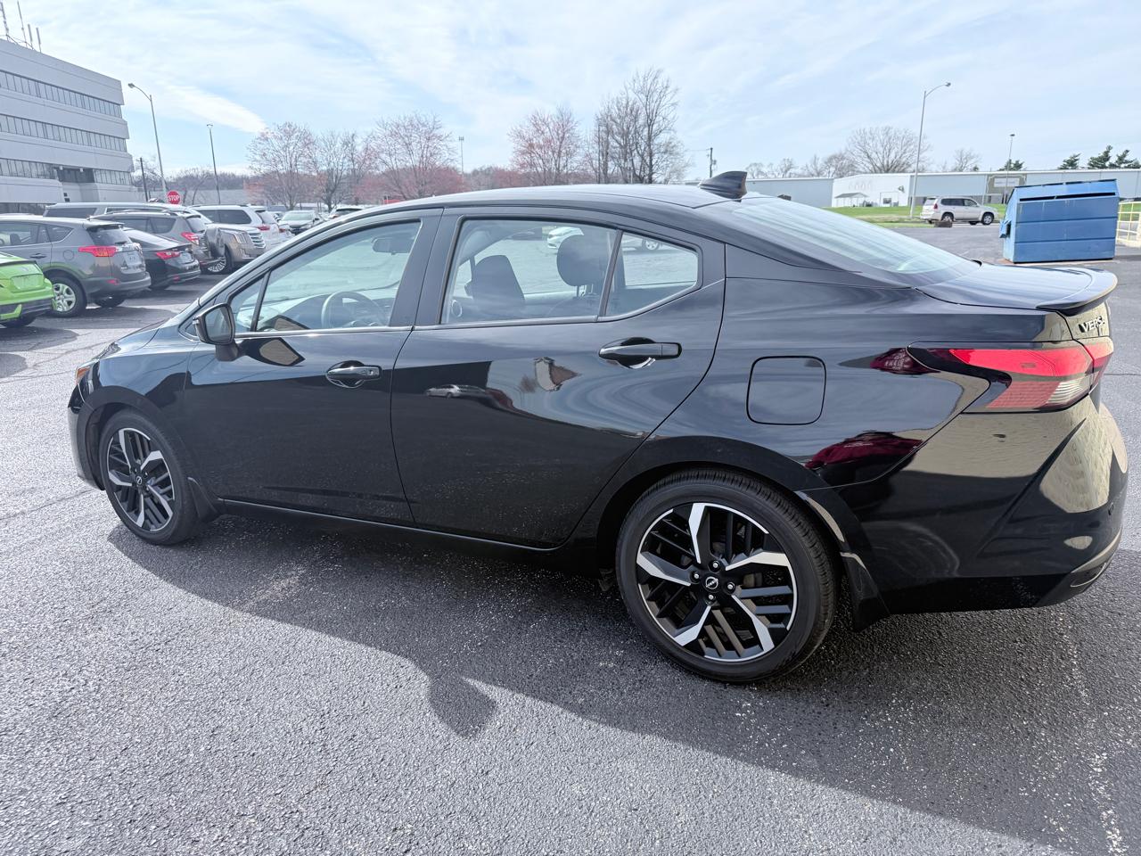 Nissan Versa SR 2023