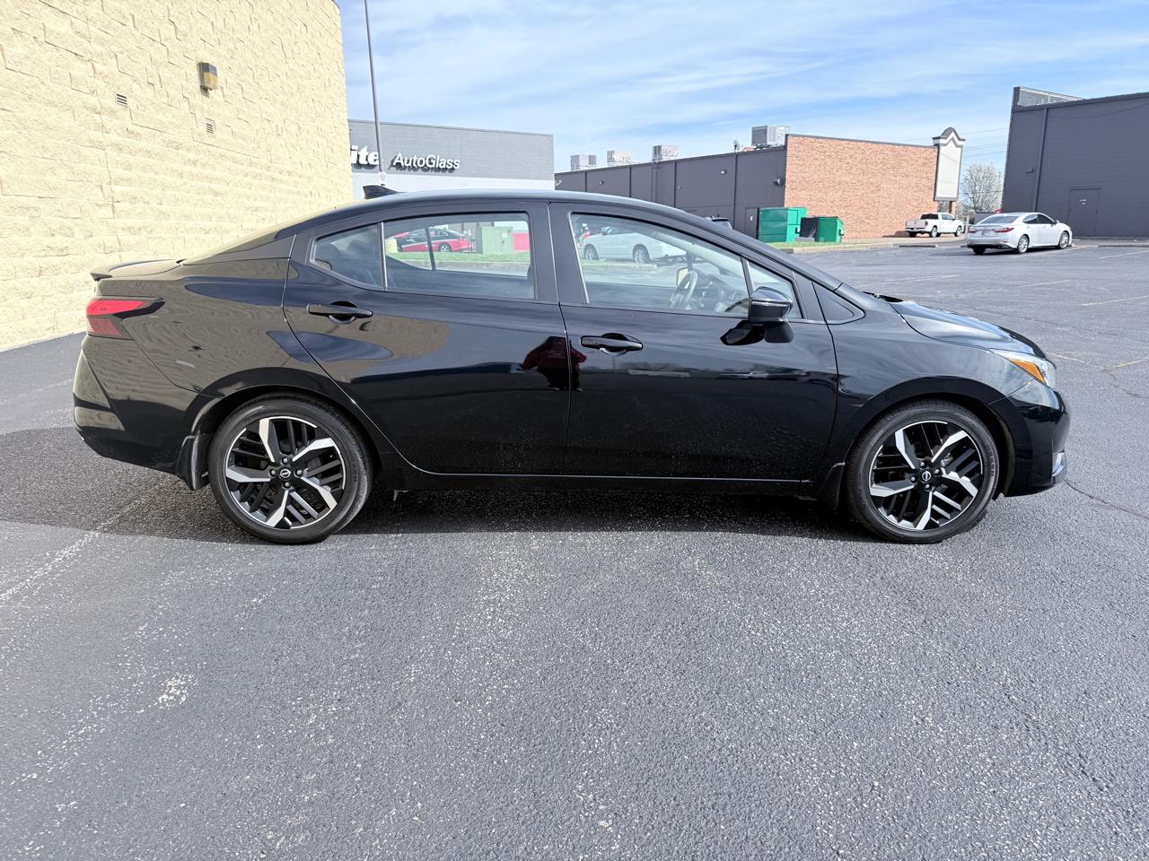 Nissan Versa SR 2023