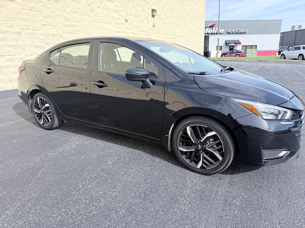 Nissan Versa SR 2023