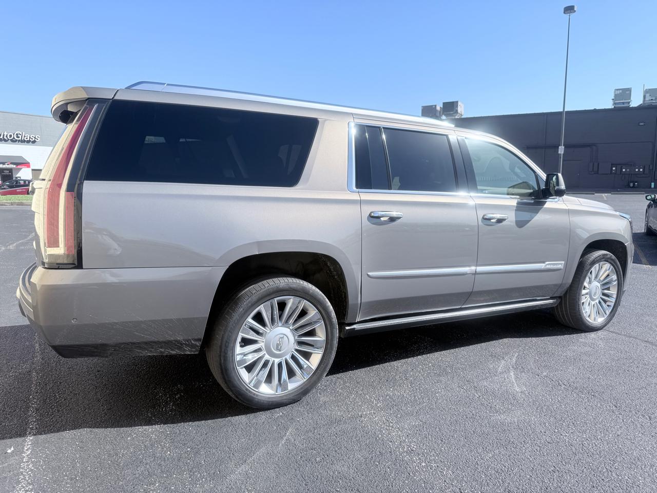 Cadillac Escalade ESV Platinum 4WD 2018