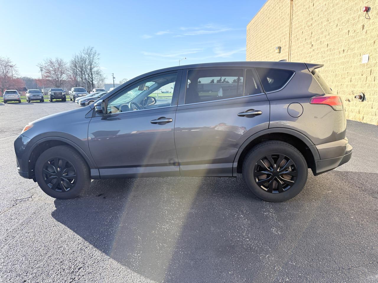 Toyota RAV4 LE FWD 2018