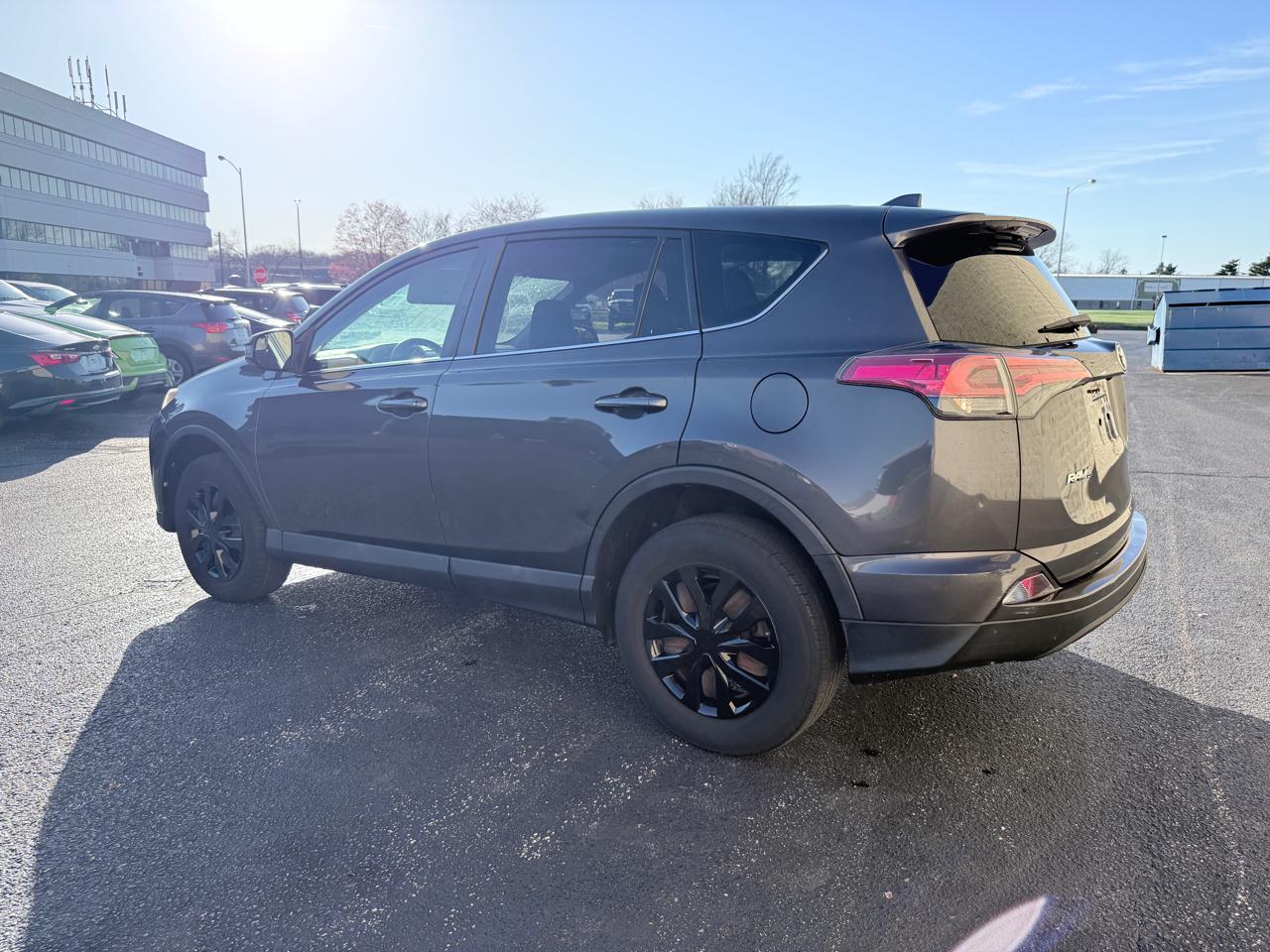 Toyota RAV4 LE FWD 2018
