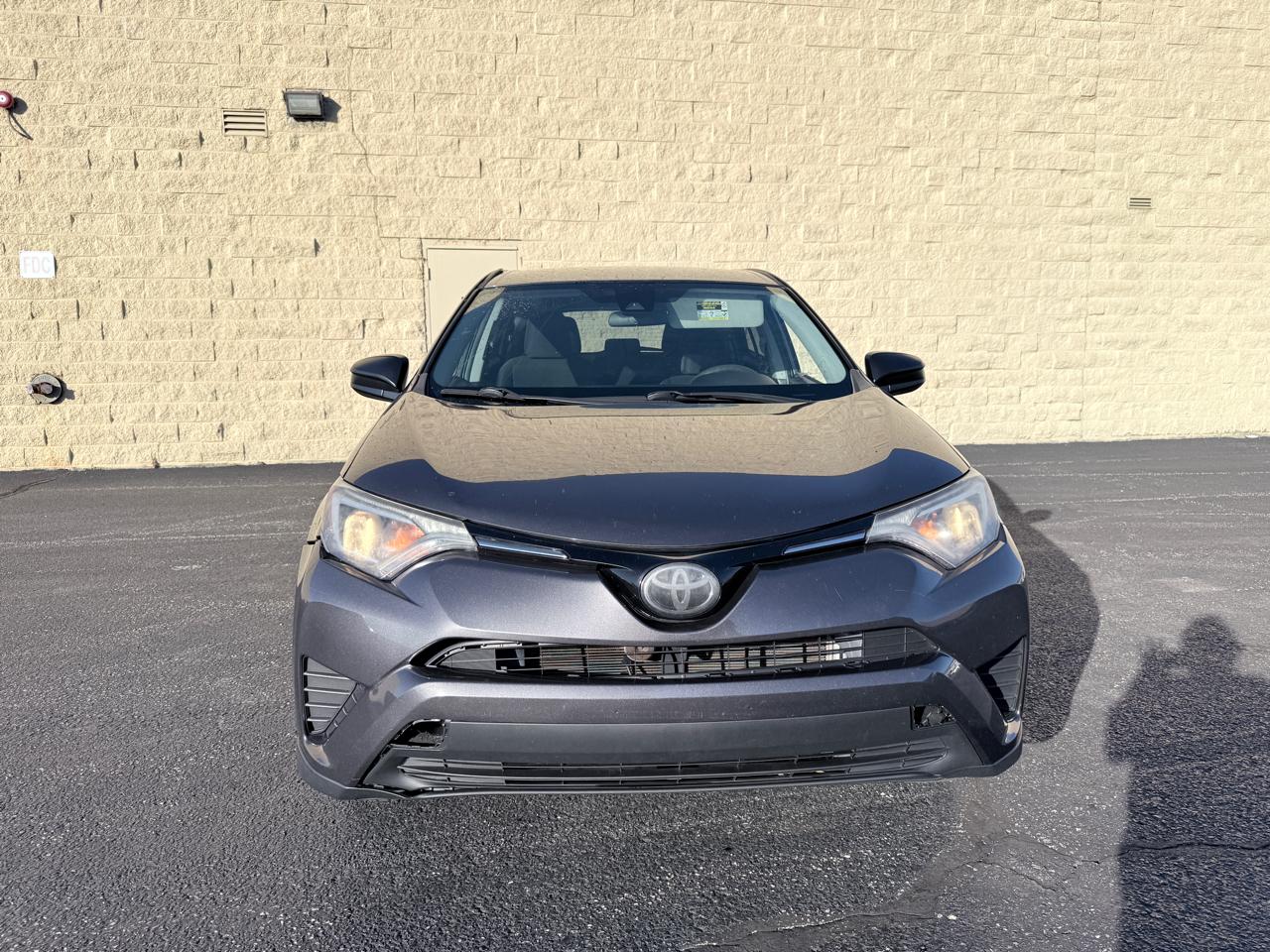 Toyota RAV4 LE FWD 2018