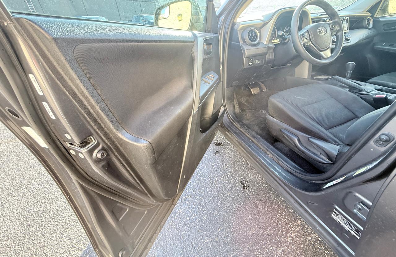 Toyota RAV4 LE FWD 2018