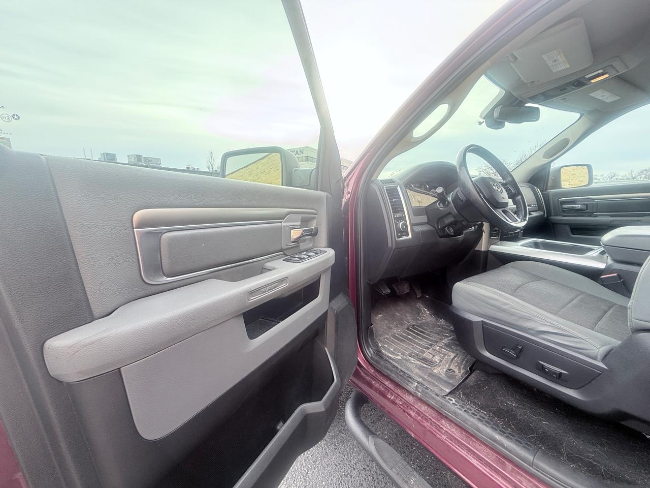 RAM 1500 SLT Crew Cab SWB 4WD 2016