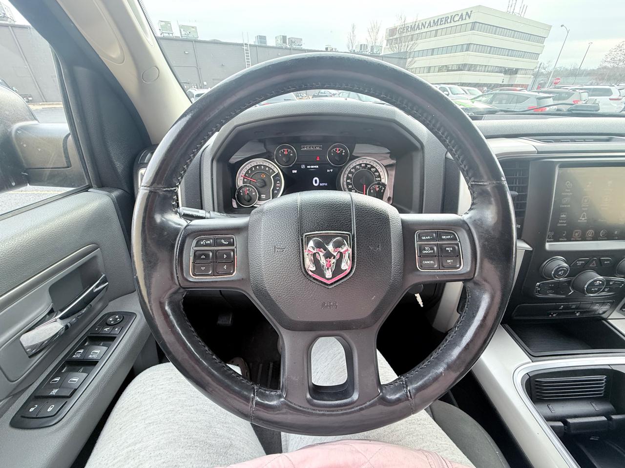 RAM 1500 SLT Crew Cab SWB 4WD 2016