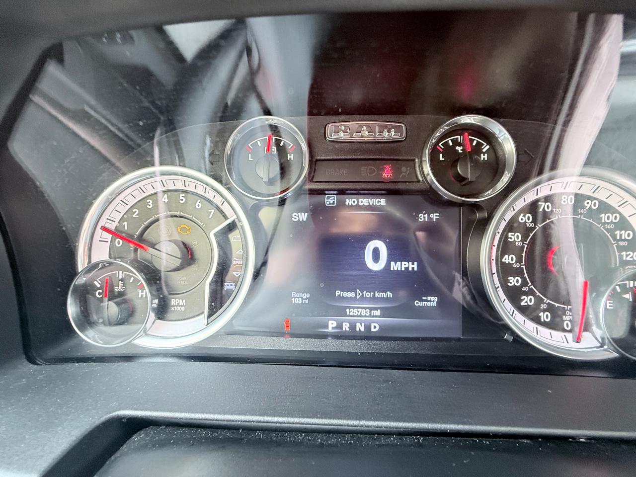 RAM 1500 SLT Crew Cab SWB 4WD 2016