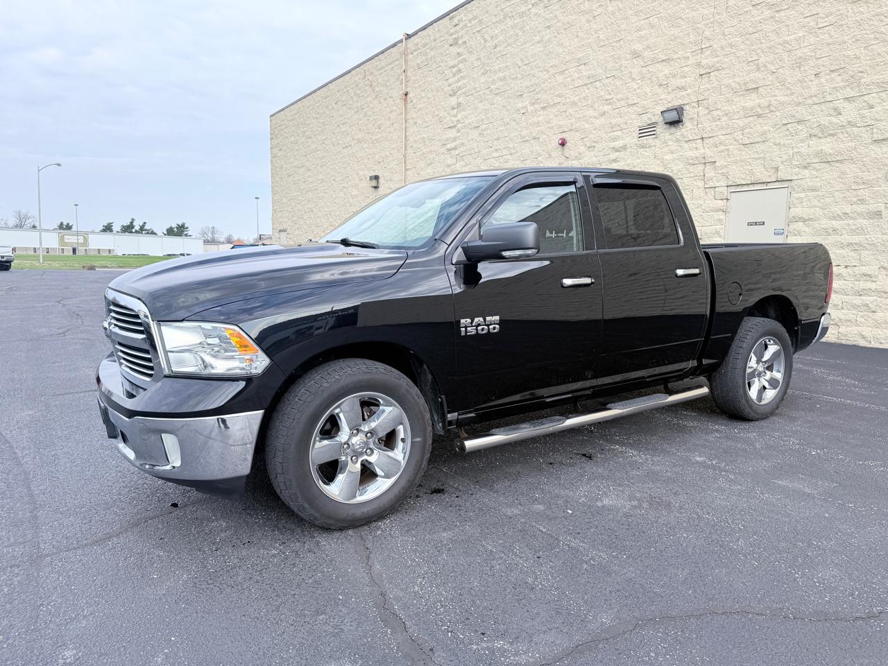 RAM 1500 SLT Crew Cab SWB 4WD 2015