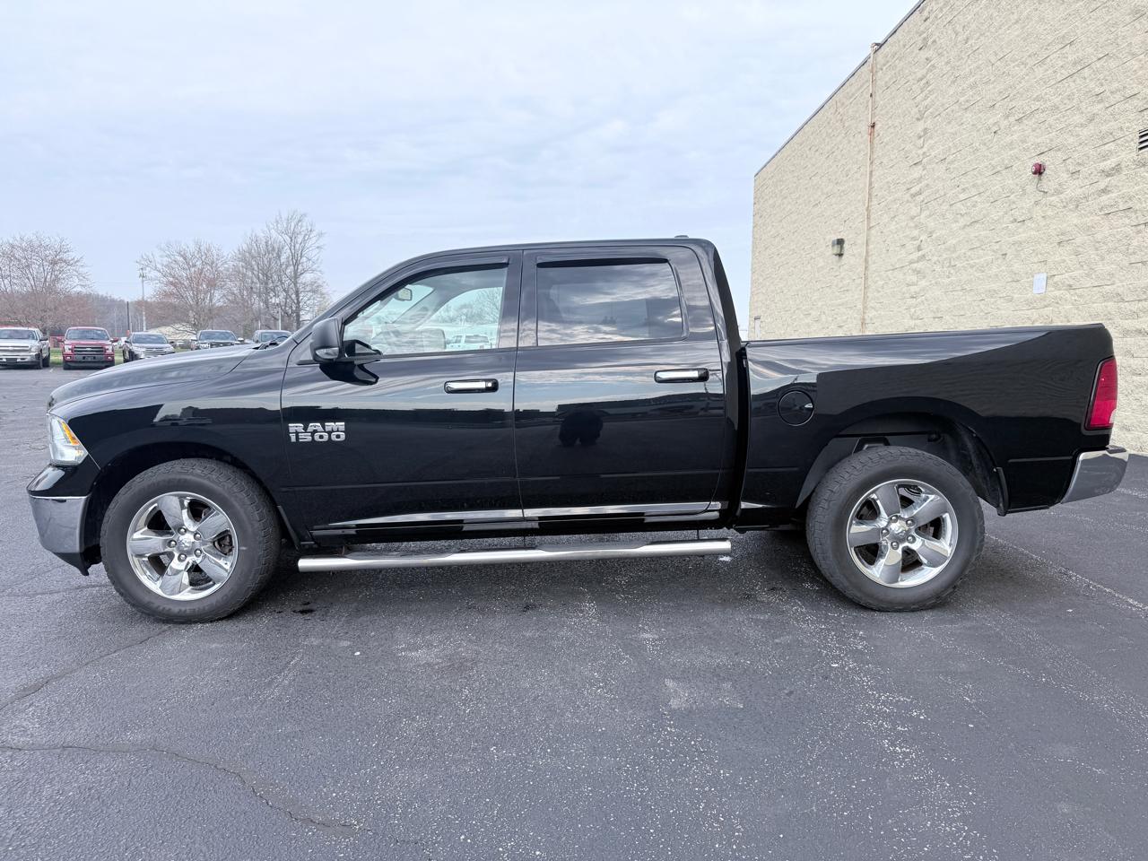 RAM 1500 SLT Crew Cab SWB 4WD 2015