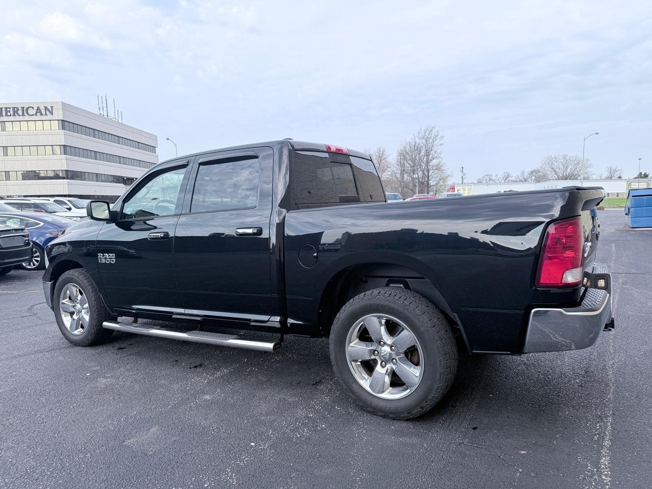 RAM 1500 SLT Crew Cab SWB 4WD 2015