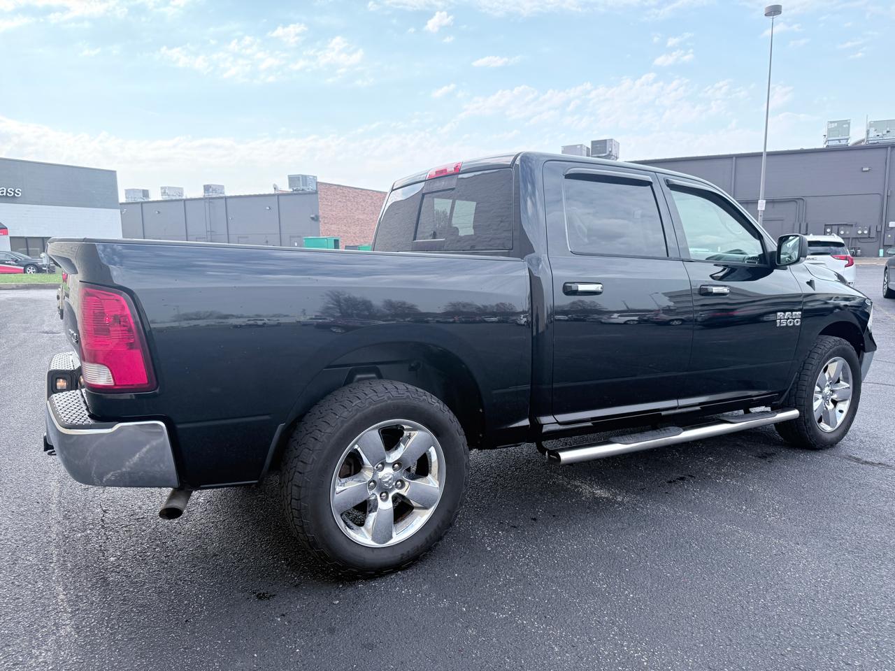 RAM 1500 SLT Crew Cab SWB 4WD 2015