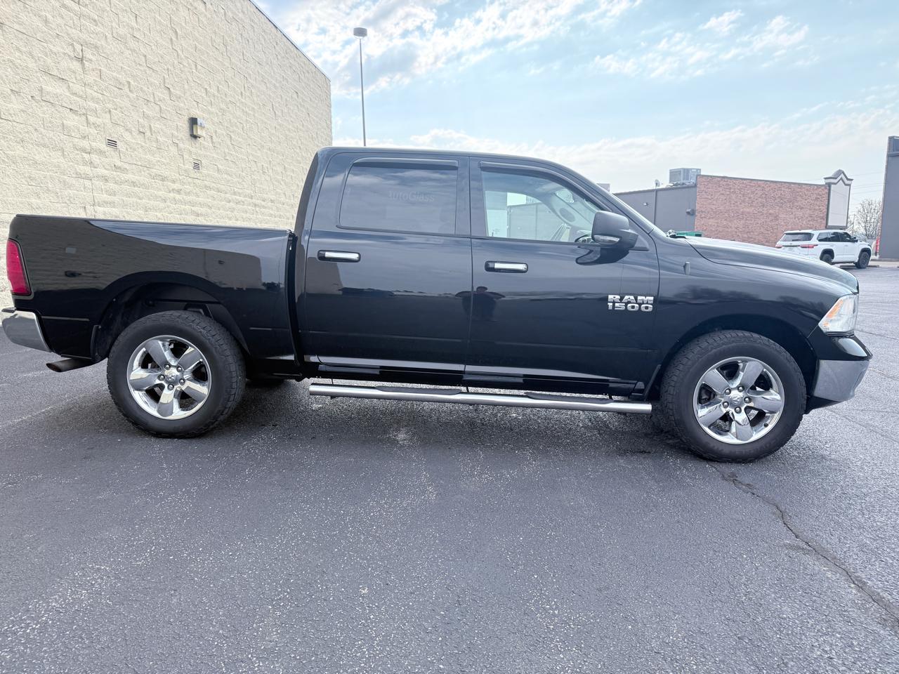 RAM 1500 SLT Crew Cab SWB 4WD 2015