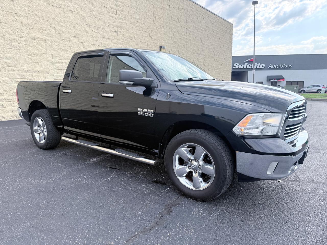 RAM 1500 SLT Crew Cab SWB 4WD 2015
