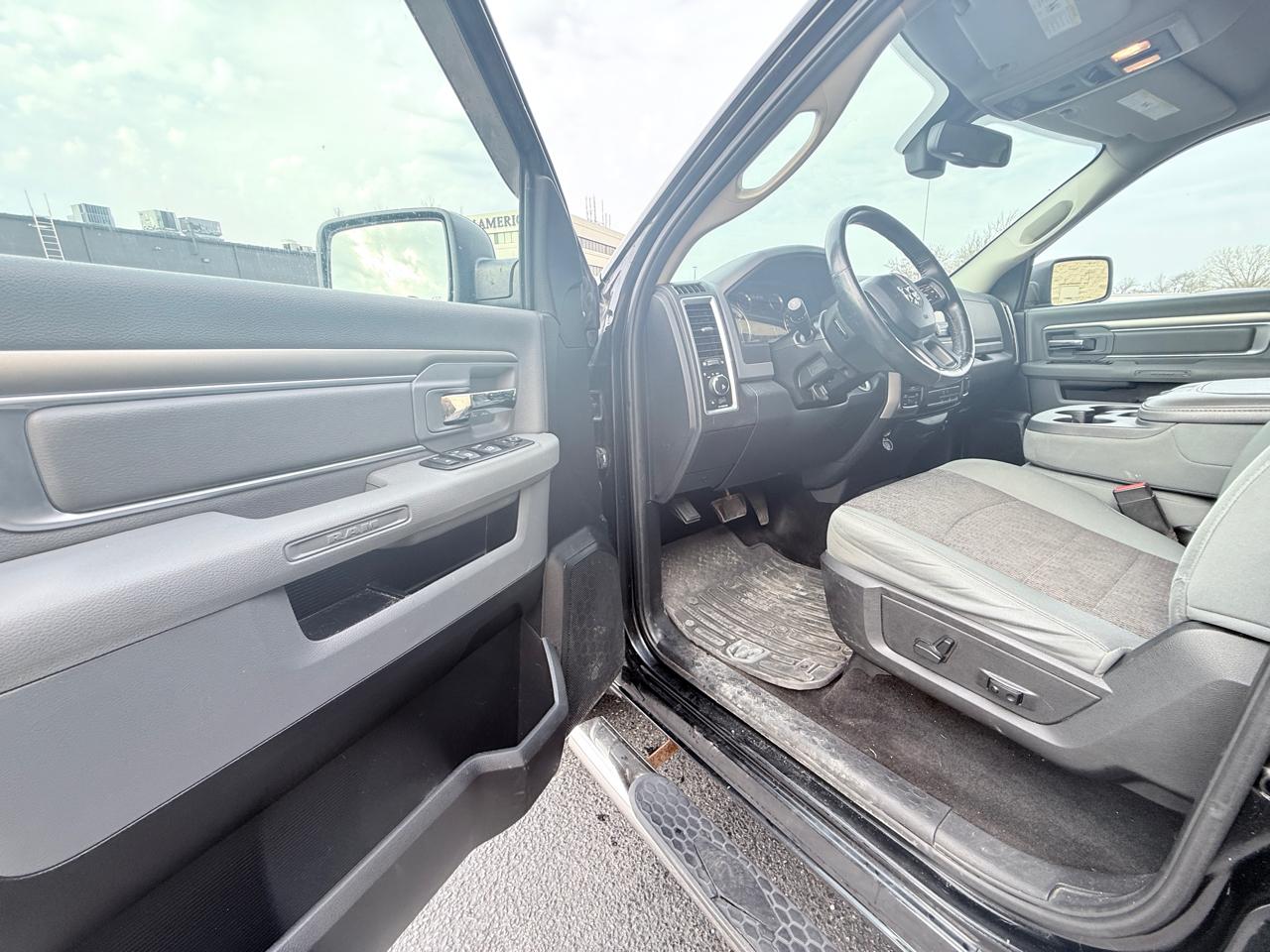 RAM 1500 SLT Crew Cab SWB 4WD 2015