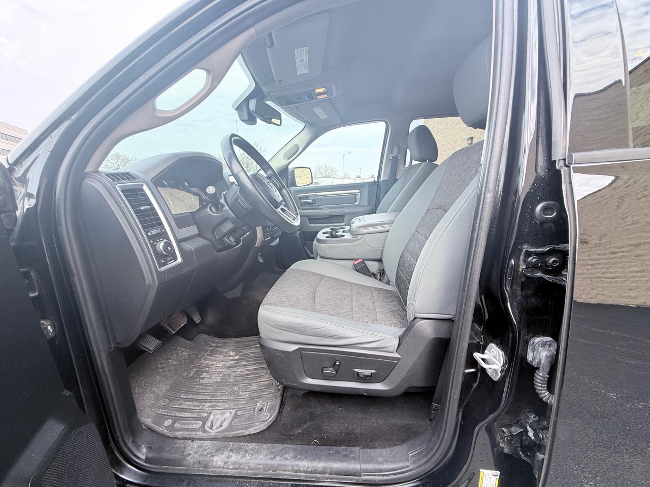 RAM 1500 SLT Crew Cab SWB 4WD 2015