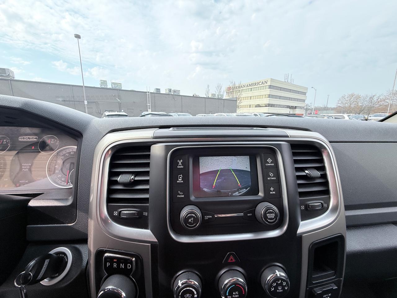 RAM 1500 SLT Crew Cab SWB 4WD 2015