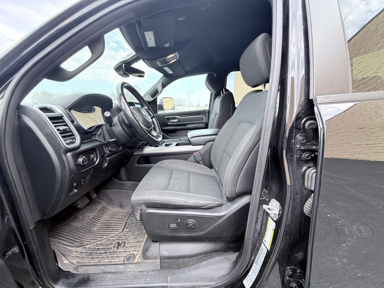 RAM 1500 Big Horn Crew Cab SWB 4WD 2020