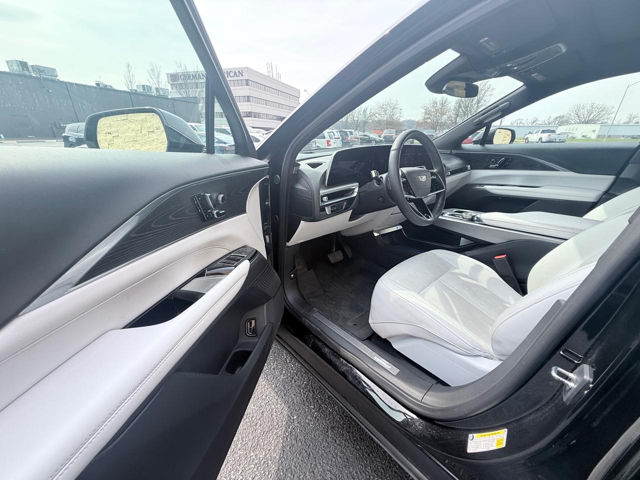 Cadillac Lyriq Lux-1 2024