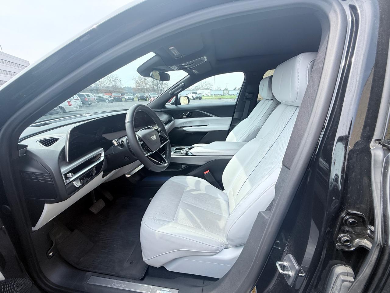 Cadillac Lyriq Lux-1 2024