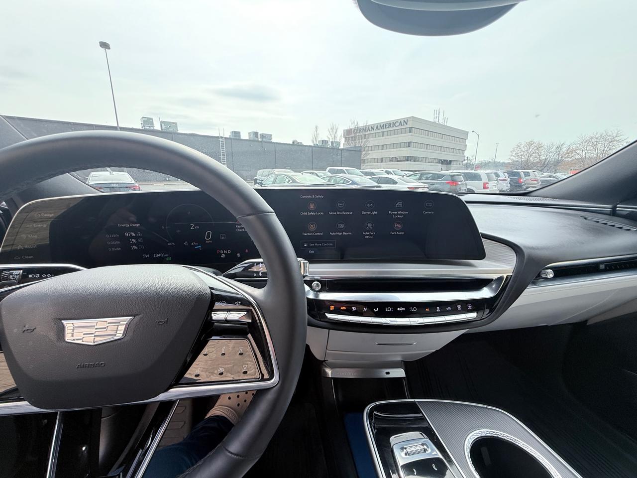 Cadillac Lyriq Lux-1 2024