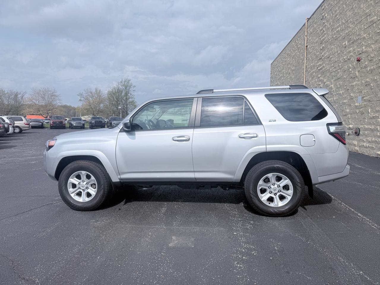 Toyota 4Runner SR5 2023