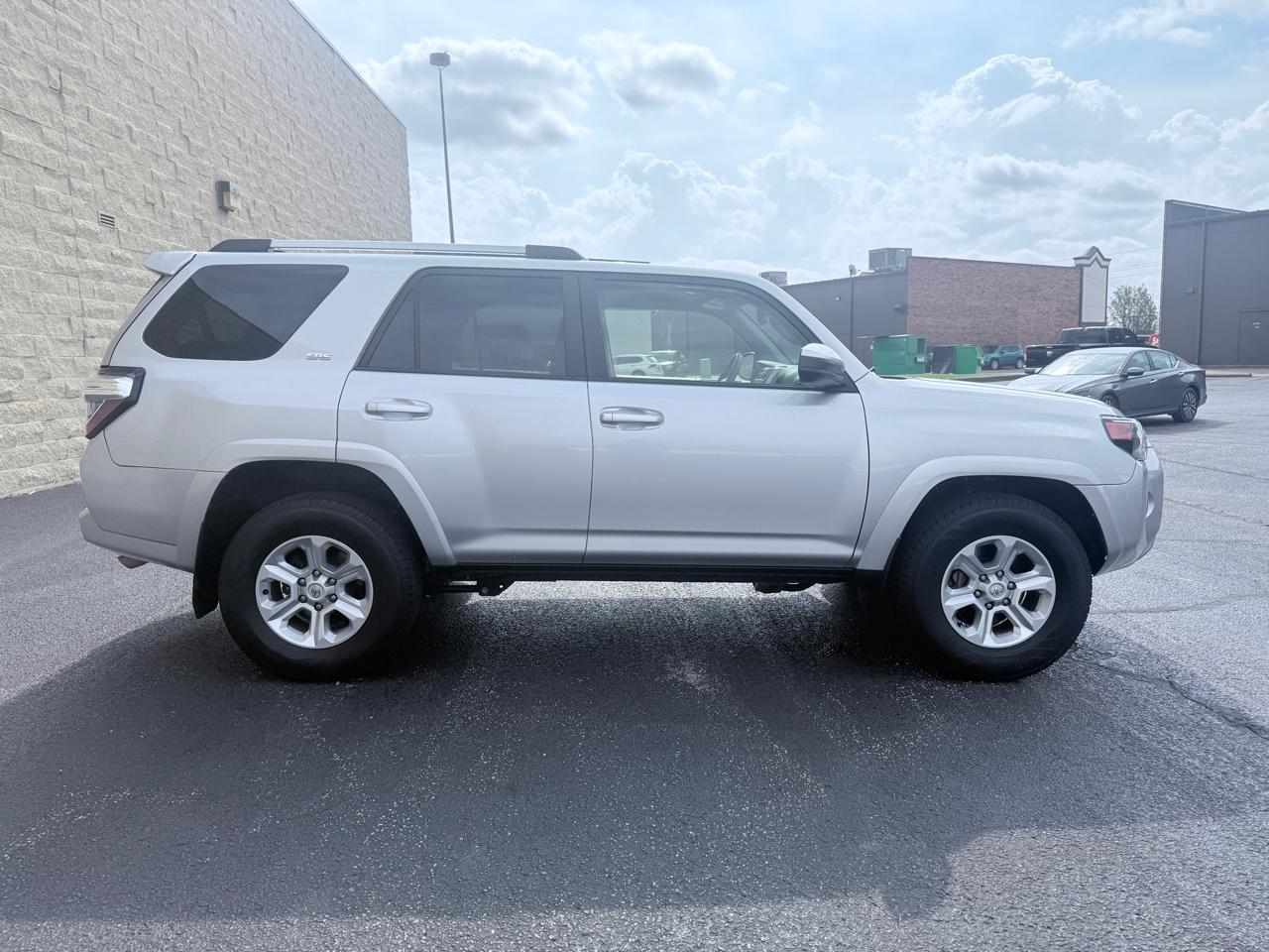 Toyota 4Runner SR5 2023