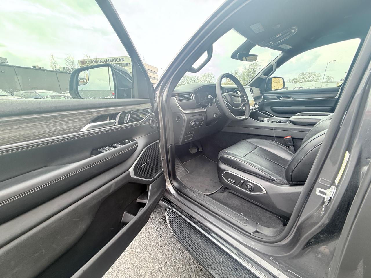 Jeep Wagoneer Series II 2024