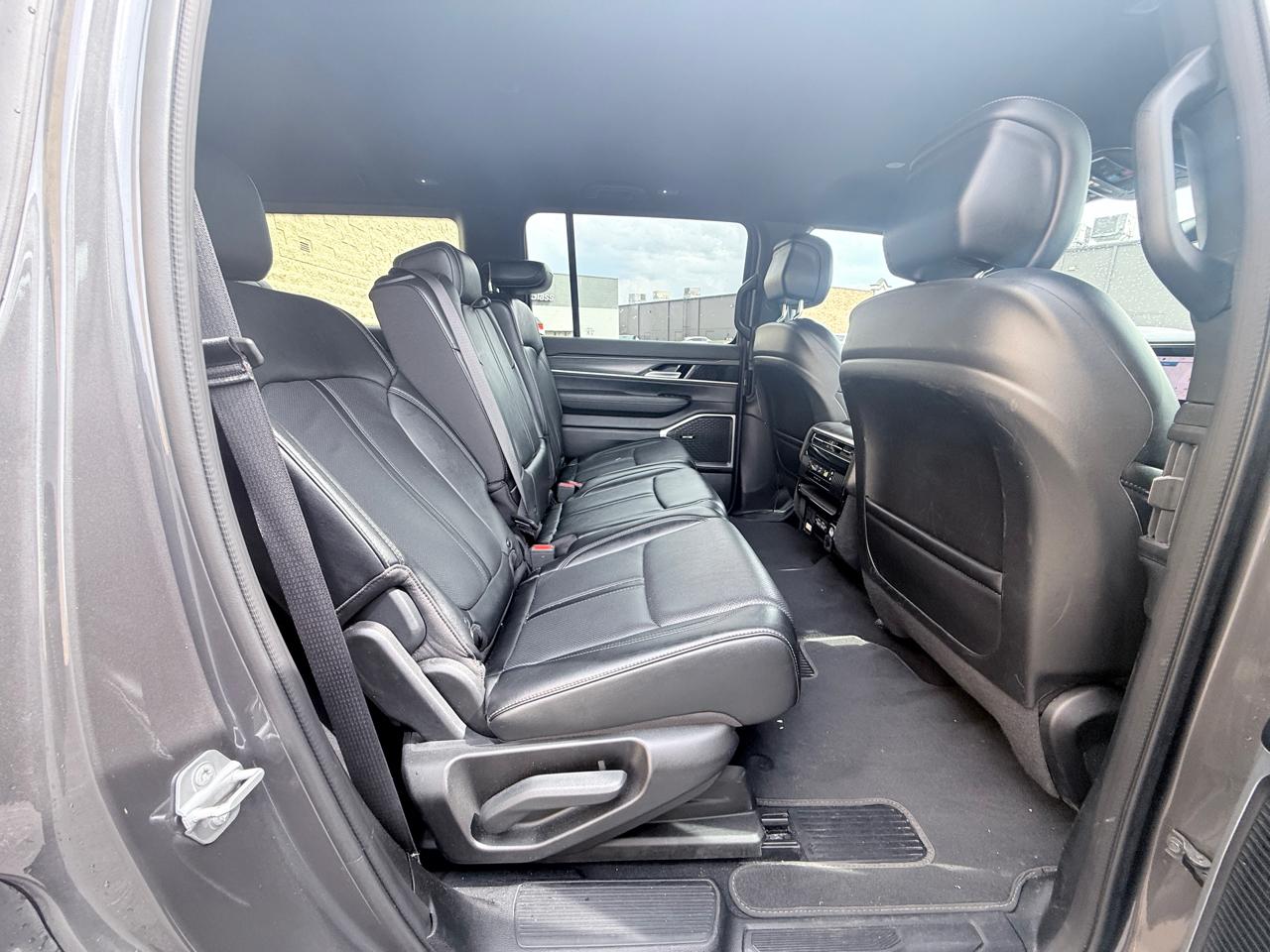 Jeep Wagoneer Series II 2024