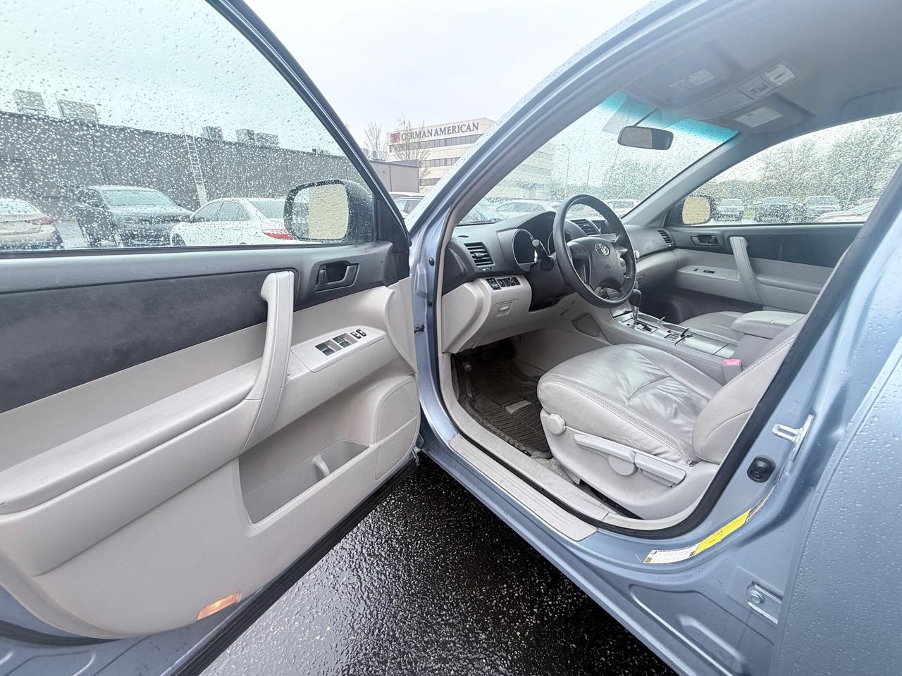 Toyota Highlander Base 4WD 2008