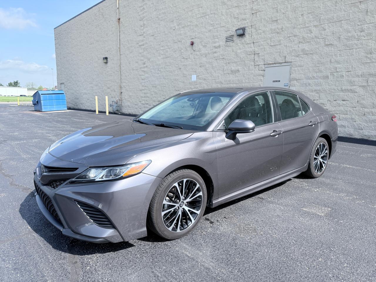 Toyota Camry SE 2020