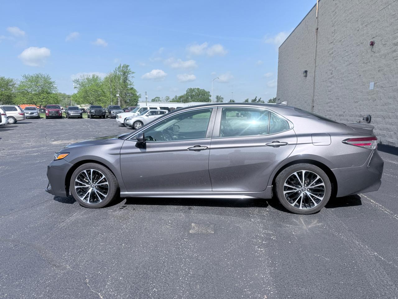 Toyota Camry SE 2020