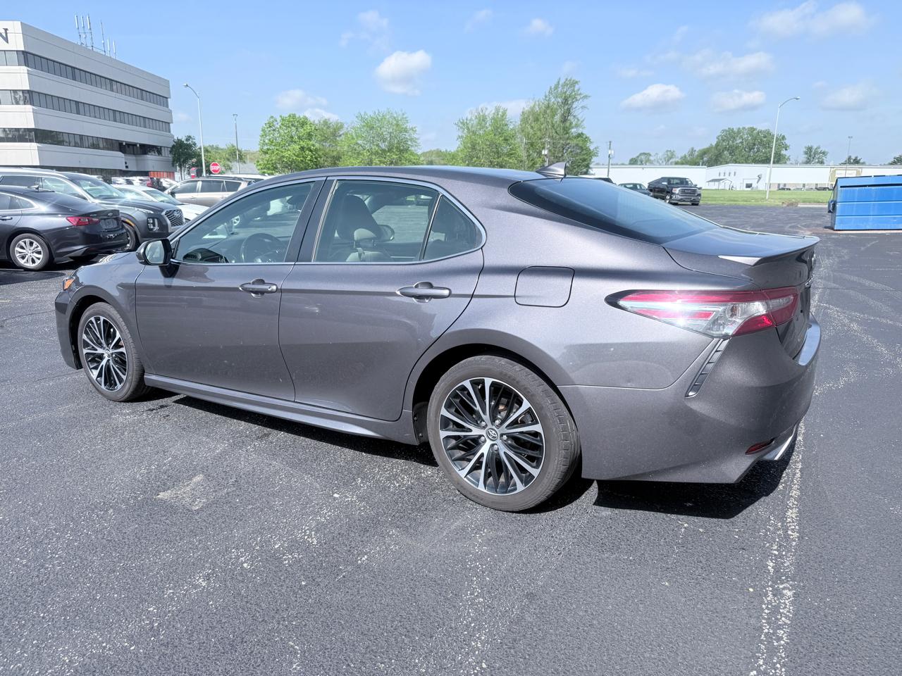 Toyota Camry SE 2020