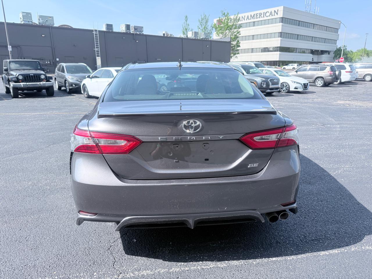 Toyota Camry SE 2020