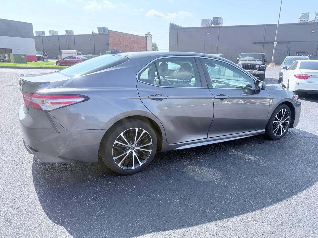 Toyota Camry SE 2020