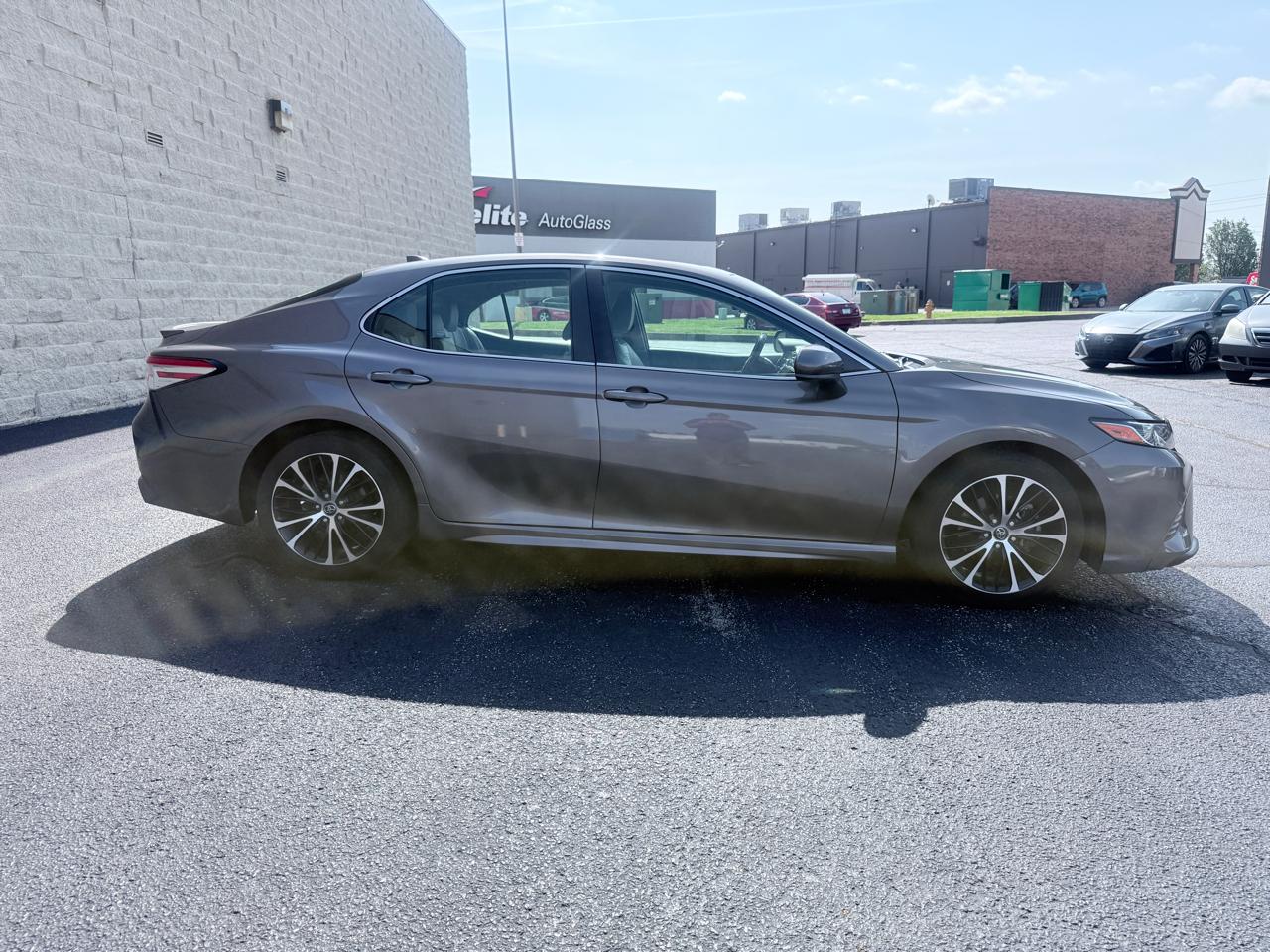 Toyota Camry SE 2020